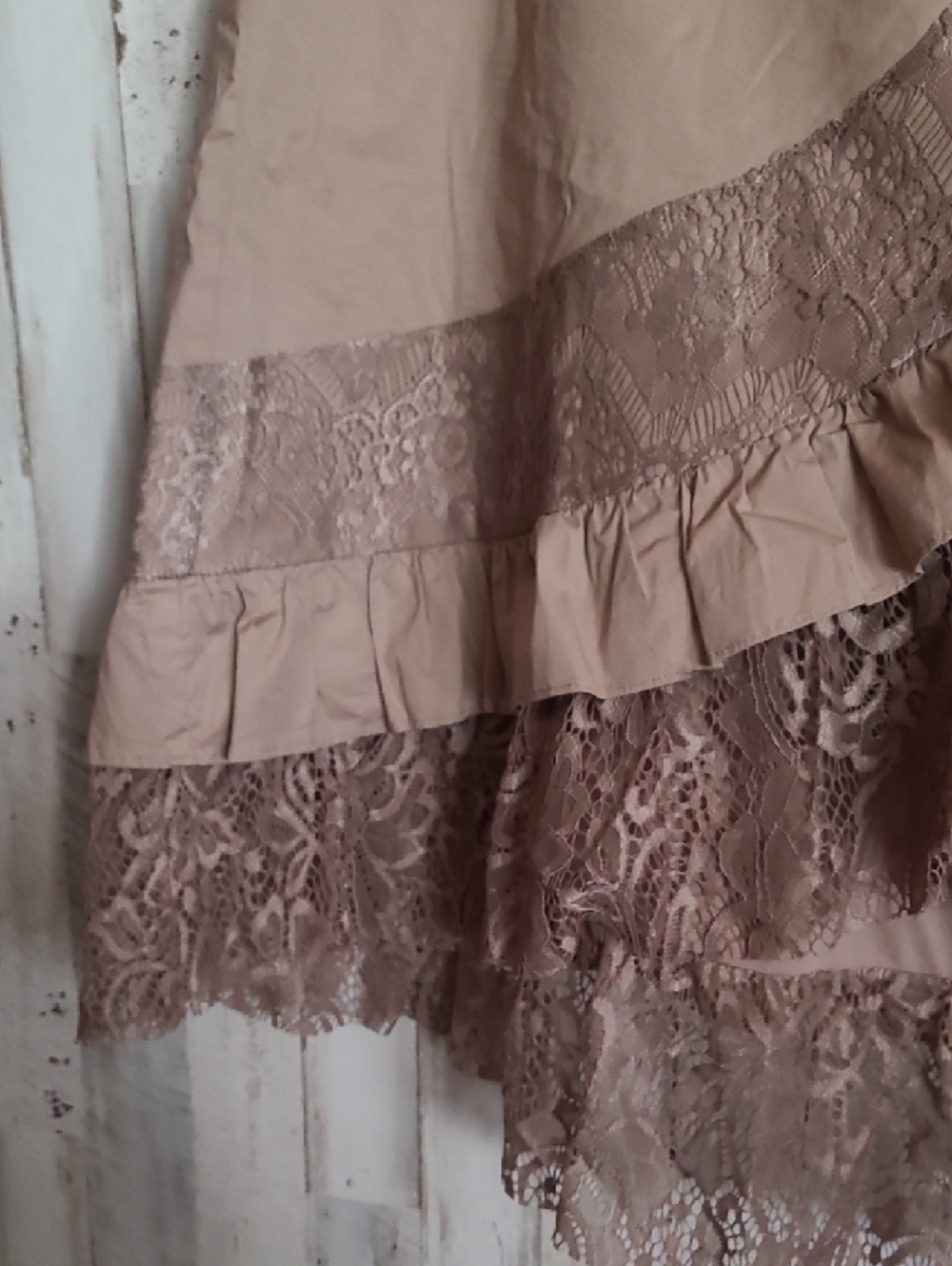 VENUS Taupe Lace-Trim High-Low Skirt with Buckle Accents - Picture 5 of 6